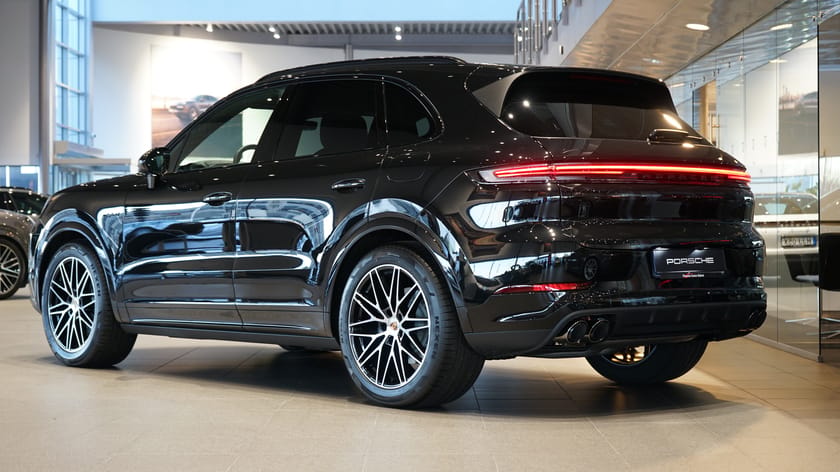 Bild 3 av Porsche Cayenne E-Hybrid Black Edition