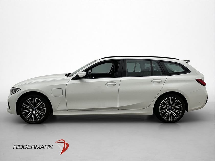 Bild 4 av BMW 330e xDrive Touring Sport Line Shadow Backkamera CarPlay