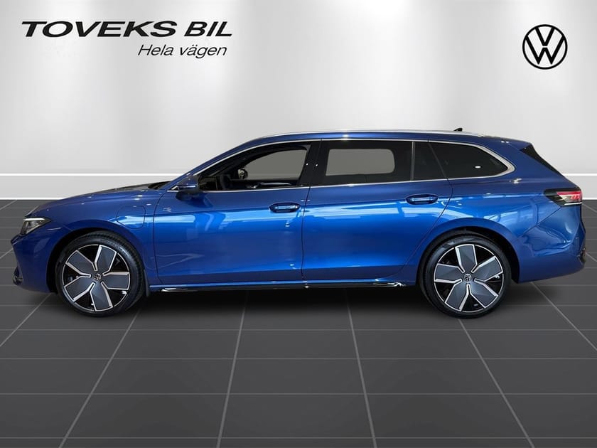 Bild 2 av Volkswagen Passat Variant eHybrid R-LINE 272HK 2026 SWE EDITION | AUGUSTI BOOST 25.000 EXTRA RABATT