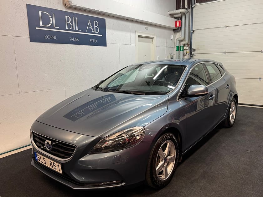 Bild 1 av Volvo V40 D4 177hk Momentum|KAMERA|SoV|NYSERV|