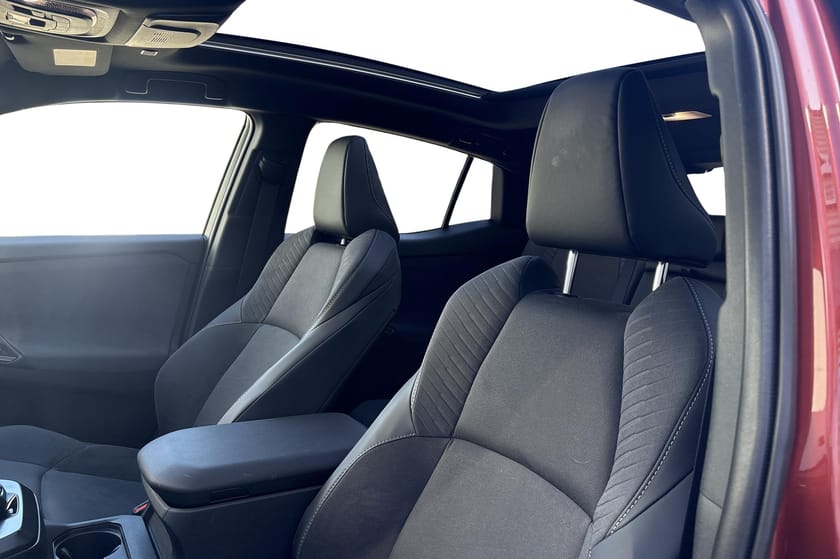 Bilde 4 av Toyota C-HR+ Executive Panorama I AWD I H.feste