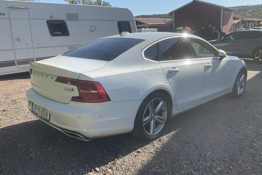 Bild 3 av Volvo S90 D4 AWD (190hk) R-Design Reparationsobjekt