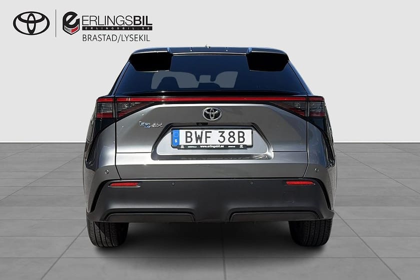 Bild 4 av Toyota bZ4X 71.4 kWh STYLE PREMIUMPAKET V-HJUL / LÅGA MIL / MOMS