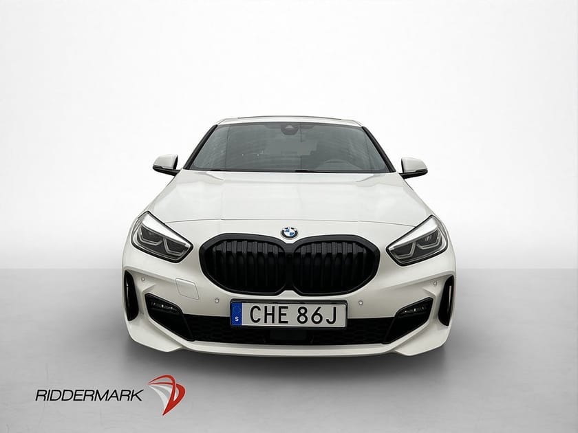 Bild 2 av BMW 118i 136hk M-Sport Panorama Navi Kamera Carplay MOMS