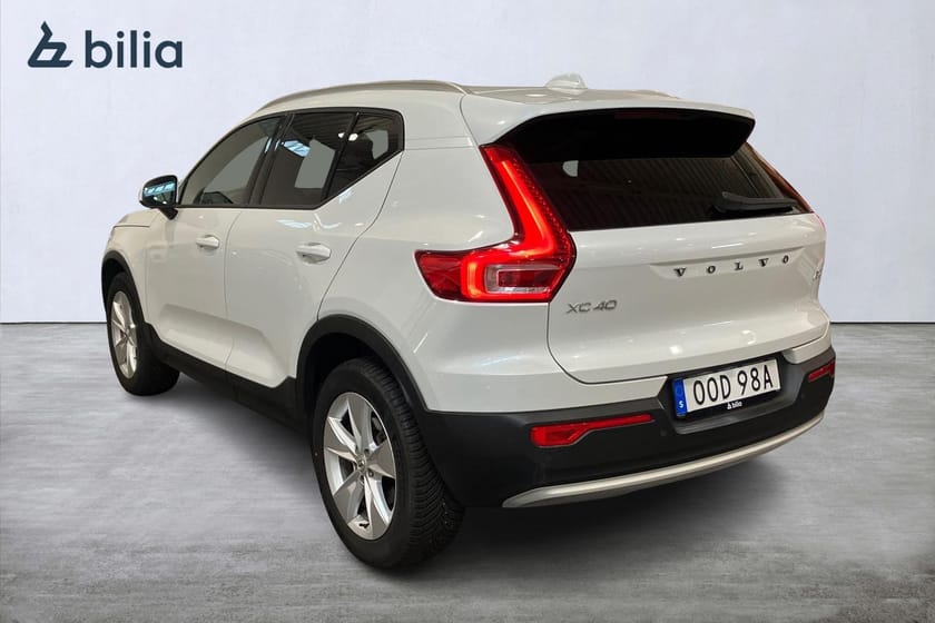 Bild 2 av Volvo XC40 B4 FWD Bensin Core SE II Parkeringssensor fram/bak Mörkt tonade rutor 5 st