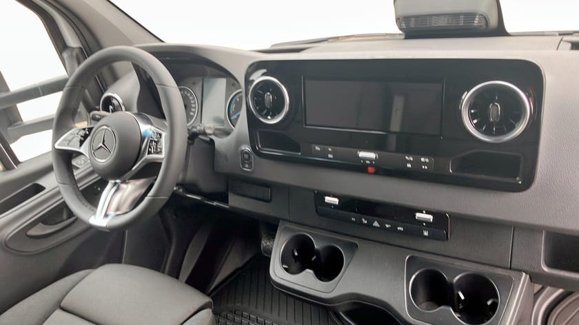 Bild 4 av Mercedes-Benz eSprinter 420 Chassi 81 kWh EH A3 SELECT |EG-godkänt volymskåp