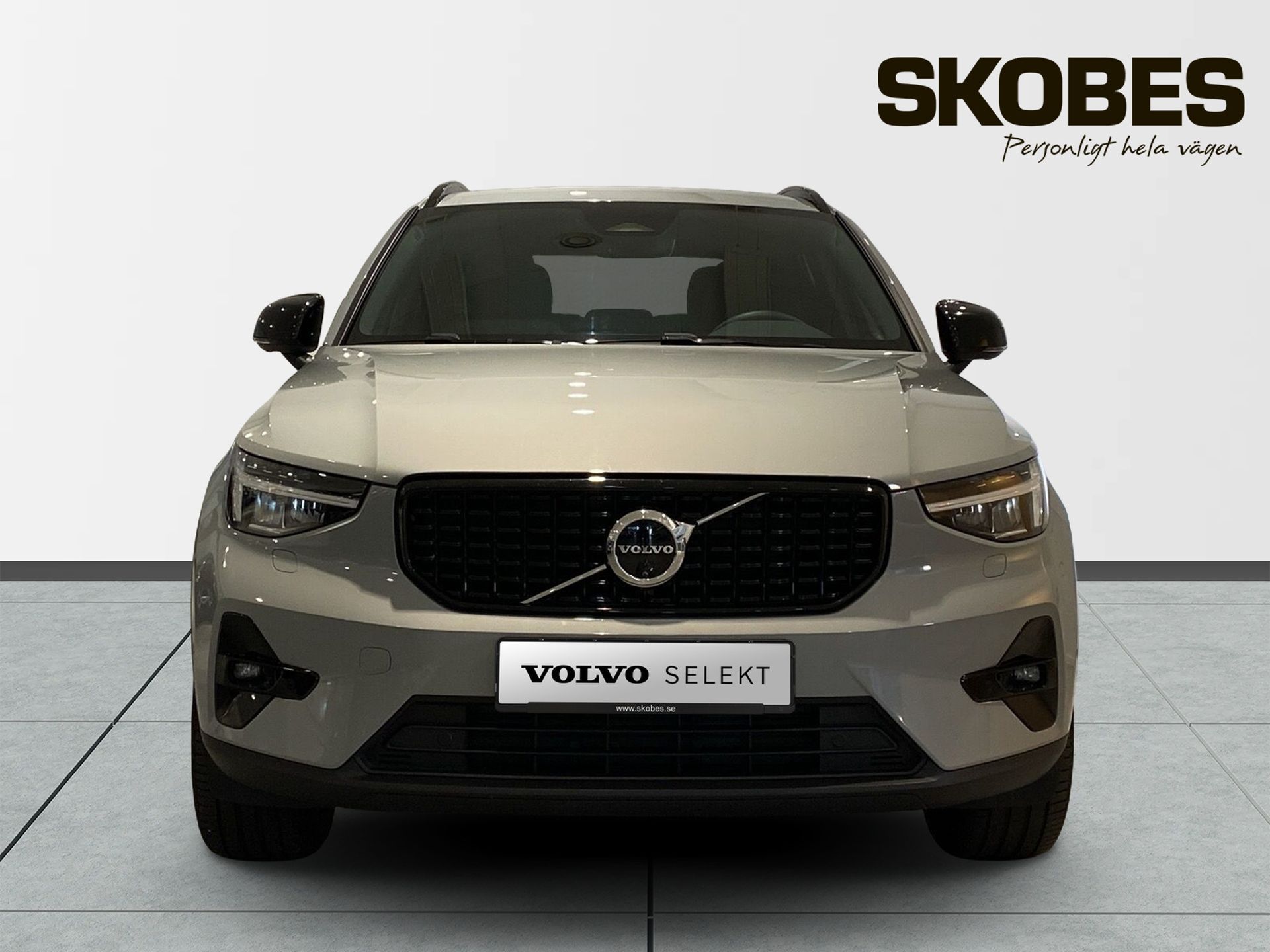 Volvo XC40 B3 FWD Bensin Plus Dark 2025, bild 2/10