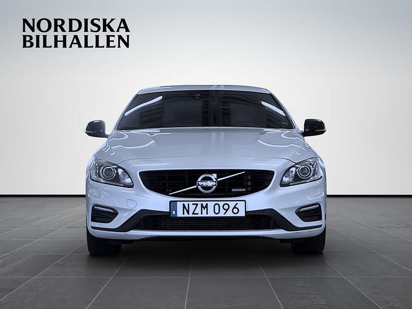 Bild 2 av Volvo S60 T4F R-Design Kamrem bytt Nyservad Värmare Bluetooth