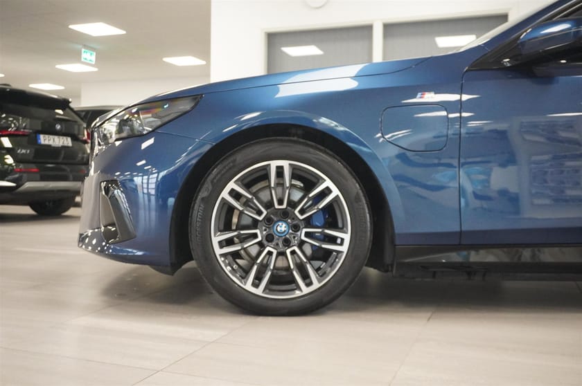 Bild 3 av BMW 530e xDrive Touring M-Sport Pro Pano Innov Comfort