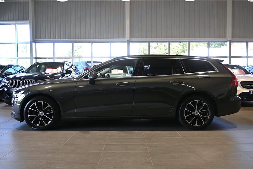 Bild 2 av Volvo V60 B4 Momentum Advanced Navi Pro Edition Drag VOC Värmare