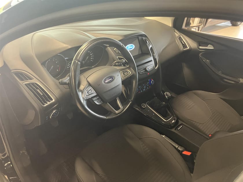Bild 5 av Ford Focus Drag, Elhissar Fram Bak, Backkamera, El-Framruta, Friktionsdäck