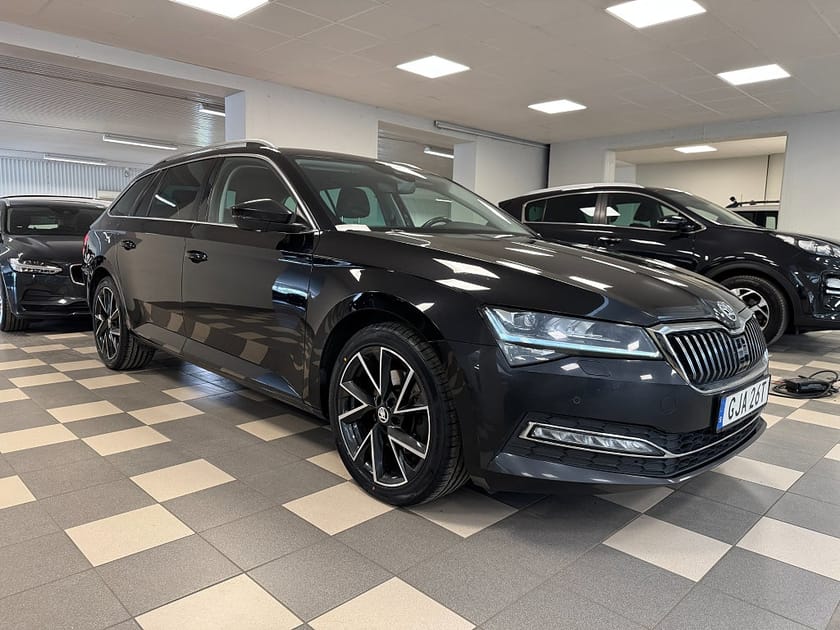 Bild 4 av Škoda Superb Kombi Skoda 2.0 TDI 4x4 200Hk Cockpit Skinn Drag Värmare Drag Navi