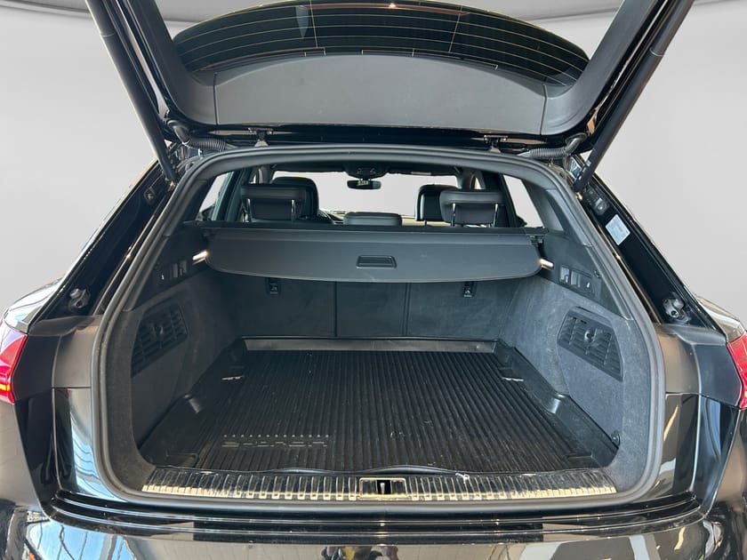 Bild 4 av Audi e-tron 55 quattro S-Line Svart Optik/Drag/Elstolar