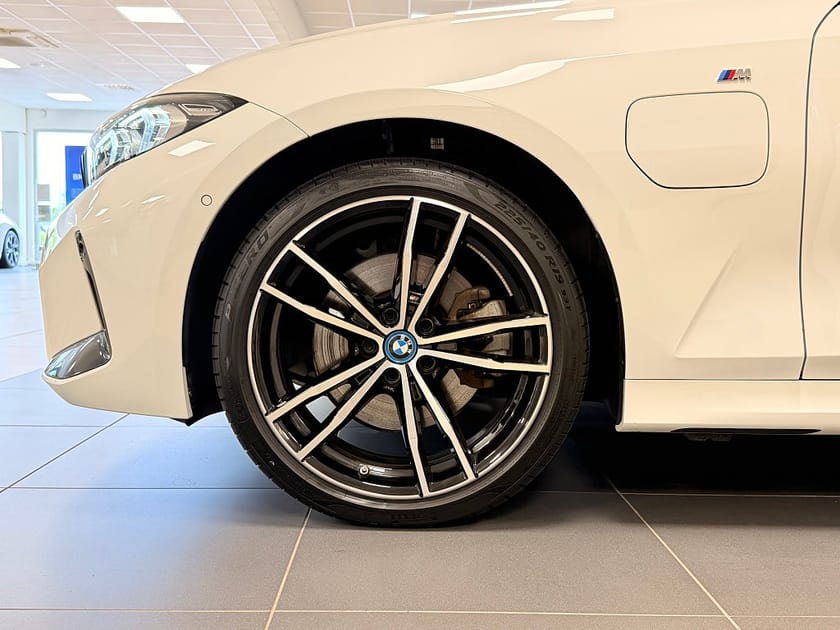 Bild 2 av BMW 330e xDrive Touring 4,95% ränta M-Sportpaket