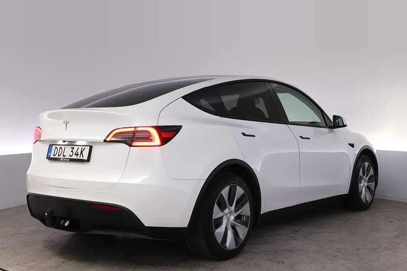 Bild 5 av Tesla Model Y Standard Range RWD Autopilot Panorama Drag