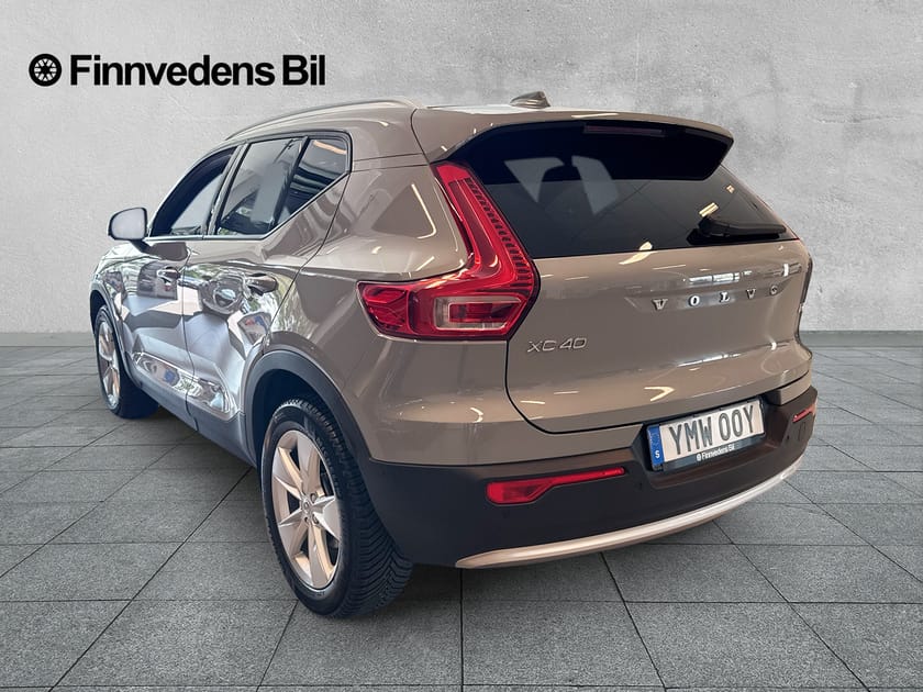 Bild 3 av Volvo XC40 B4 FWD Bensin Core SE II(V-hjul, 360 kamera , Drag)