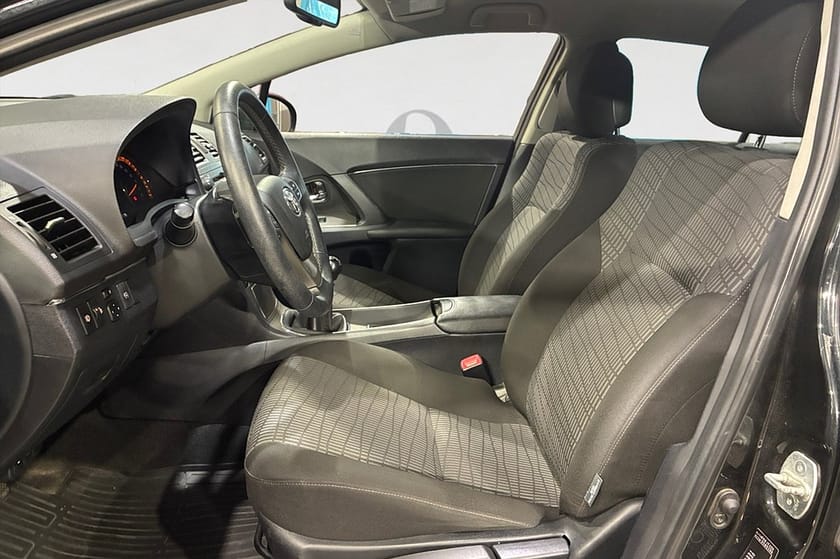 Bild 3 av Toyota Avensis Kombi 1.8 147 HK BUSINESS FARTHÅLLARE 1328KR/ÅR 16"