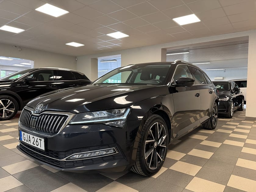 Bild 2 av Škoda Superb Kombi Skoda 2.0 TDI 4x4 200Hk Cockpit Skinn Drag Värmare Drag Navi