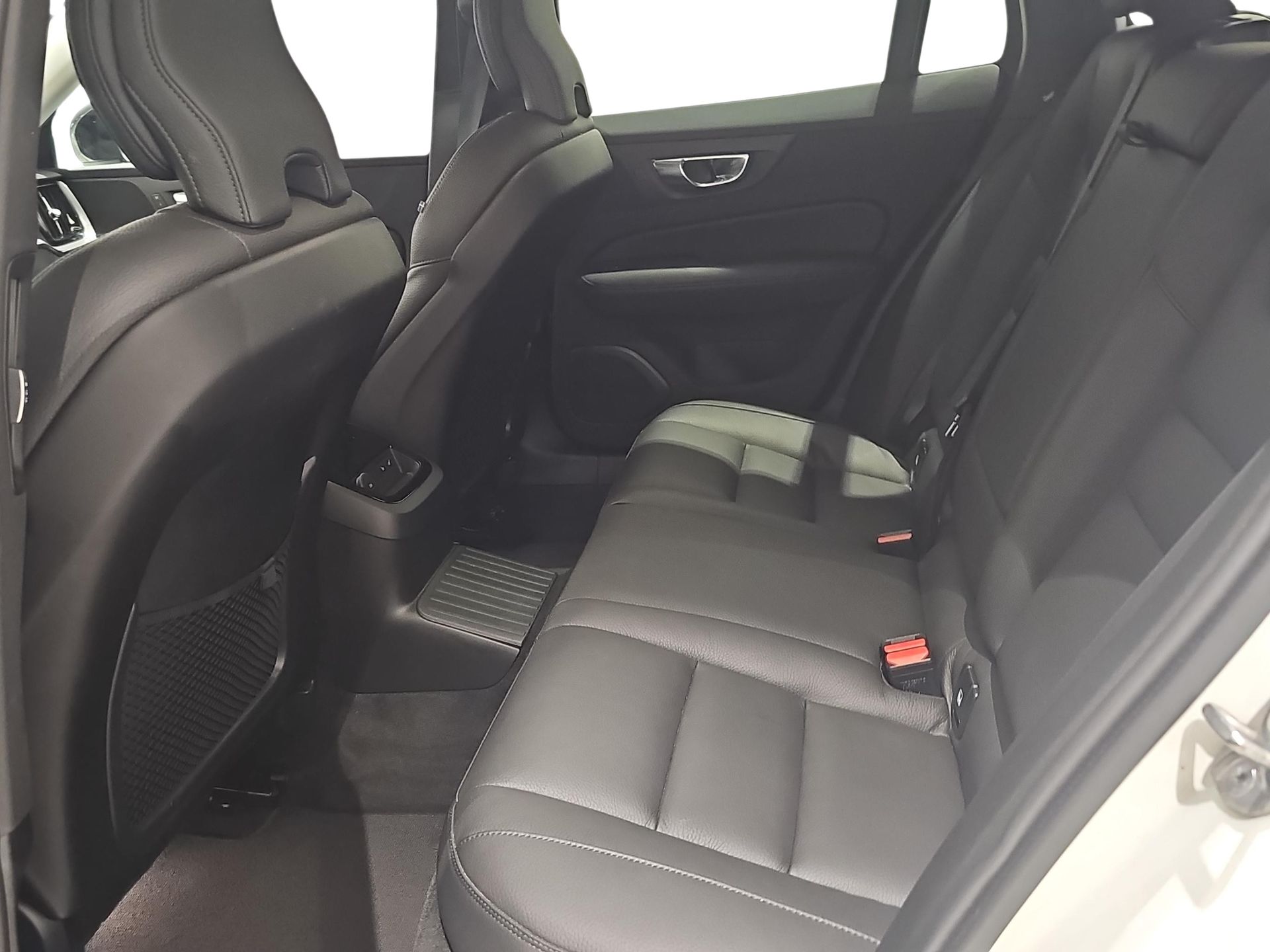 Volvo V60 T6 Plus Dark Edition 2025, kuva 6/14