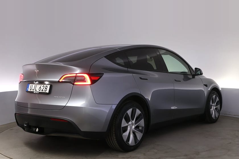 Bild 5 av Tesla Model Y Long Range AWD Autopilot Pano Drag