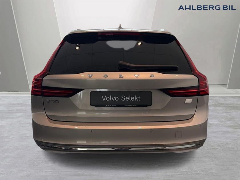 Bild 4 av Volvo V90 Recharge T6 Core Edition II. 360 kamera, Navi, Adaptiv farthållare Tonade rutor