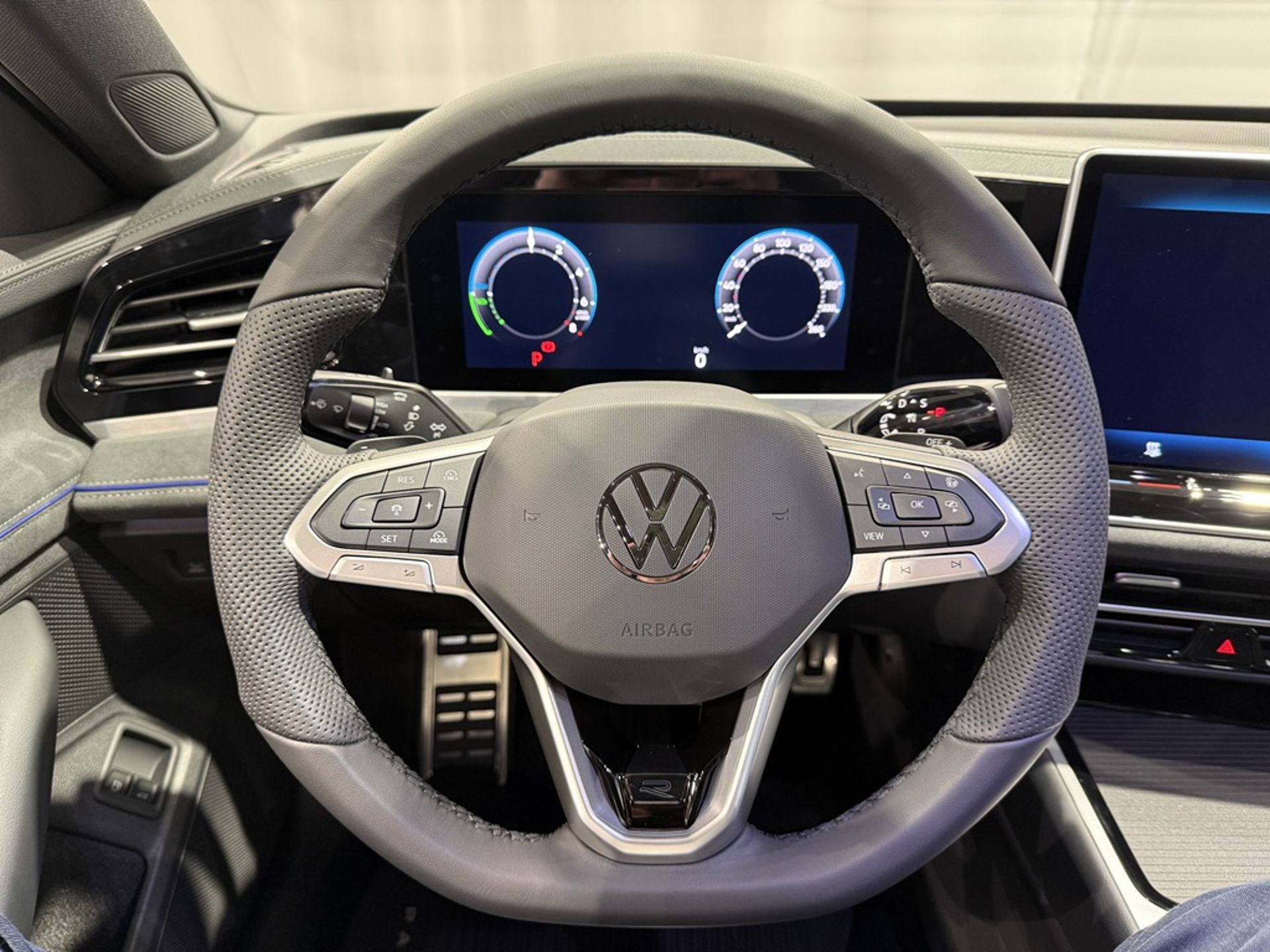 Volkswagen Passat Variant eHybrid 2027, photo 7/10