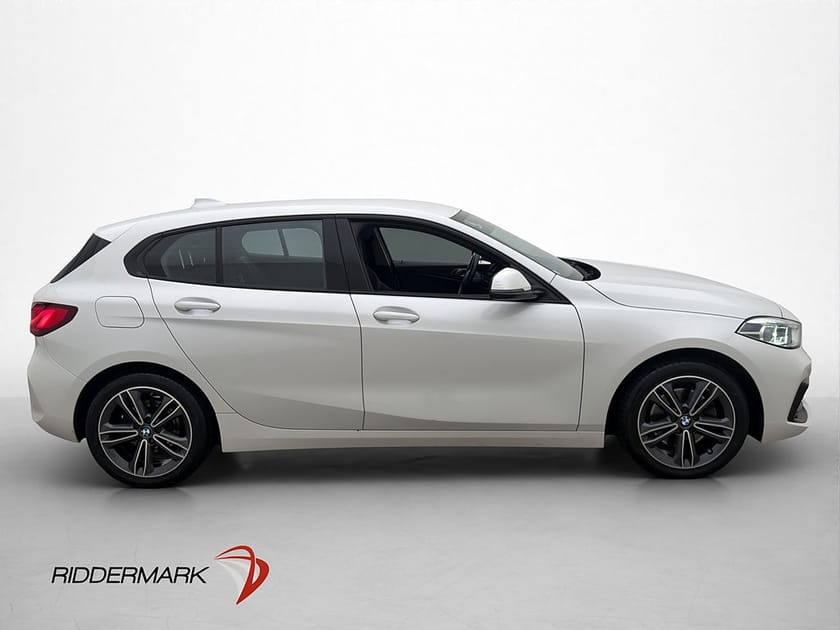Bild 4 av BMW 118i 118 Sport line M Sport-Ratt Cockpit Navi Sensorer
