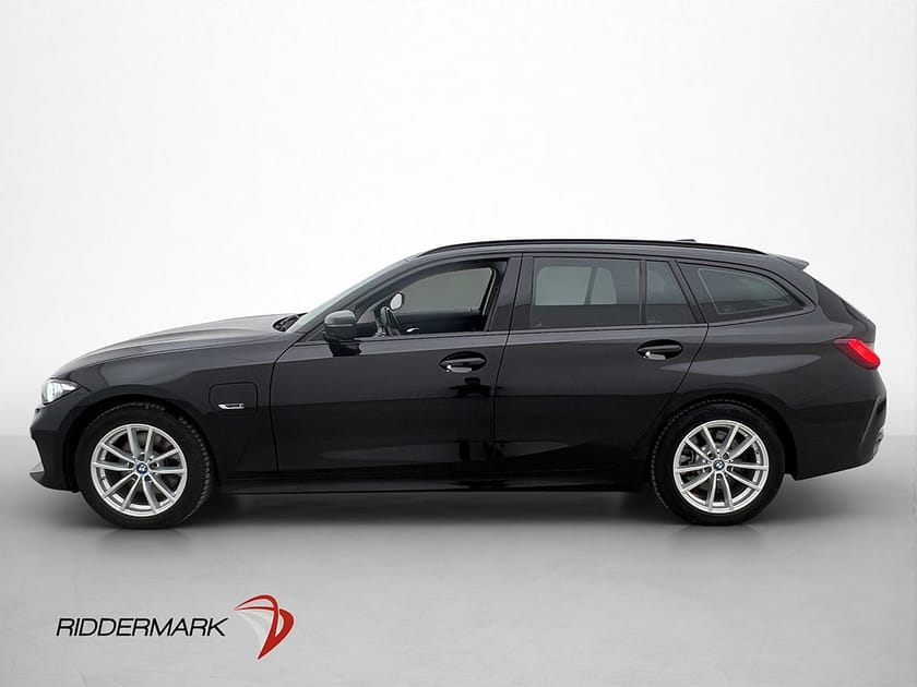 Bild 4 av BMW 330e xDrive Touring 292hk MOMS CarPlay Navi P-sensorer Cockpit