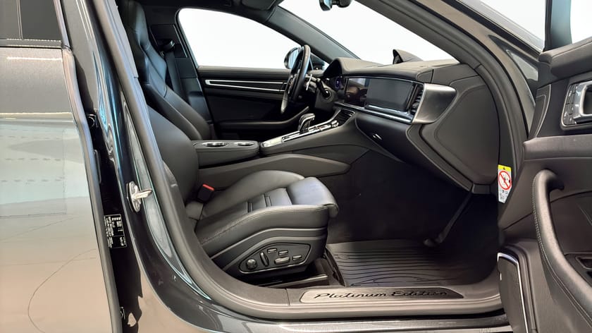Bild 3 av Porsche Panamera 4 E-Hybrid AWD PDK Platinum Edition / 1 brukare