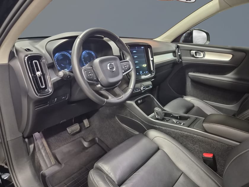 Bild 4 av Volvo XC40 D4 AWD Momentum Intro Edition//Kamera//