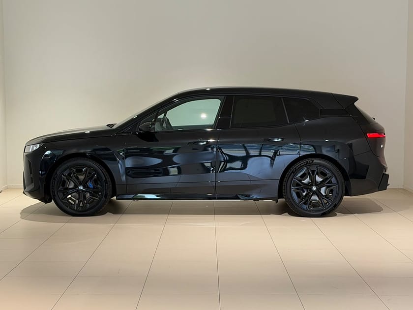 Bild 2 av BMW iX xDrive60 xDrive60, Panorama, Driving Pro, Parking Pro, Drag, HK