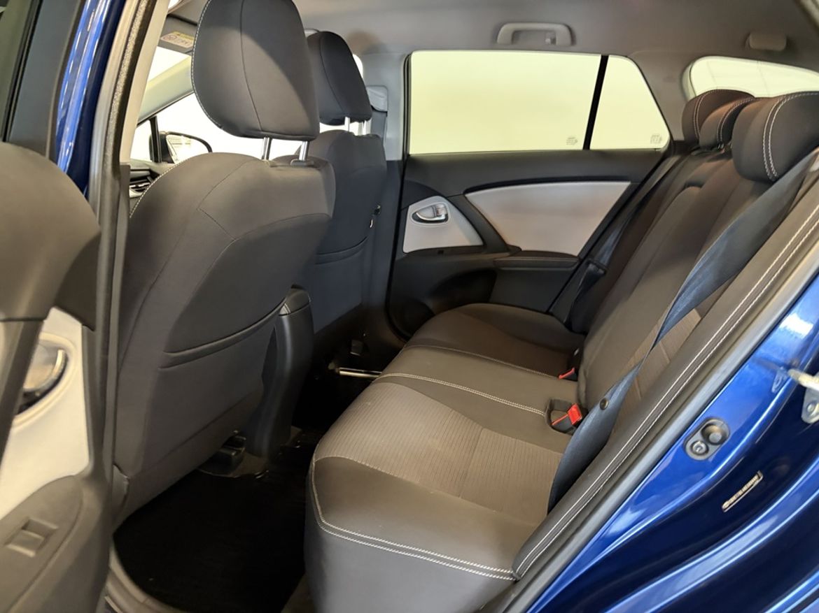 Toyota Toyota Avensis Kombi — bild 9