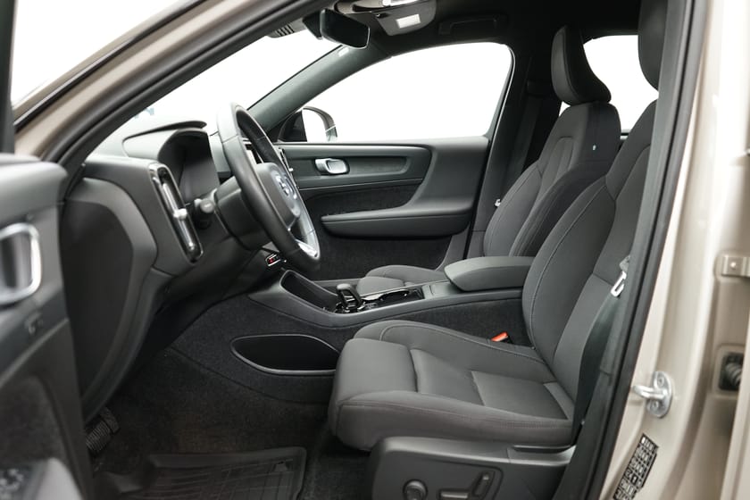 Bild 5 av Volvo XC40 Recharge Plus Edition, Dragkrok, Baklucka elmanövrerad, Navigation