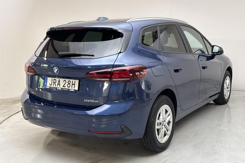 Bild 3 av BMW 225e xDrive Active Tourer 225xe 245hk Panorama Navi B-Kam