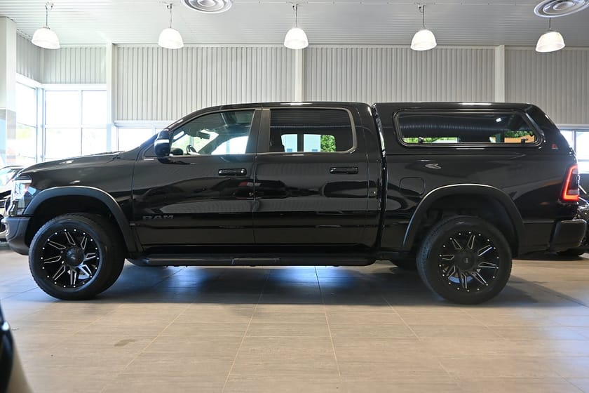 Bild 2 av RAM 1500 Crew Cab V8 HEMI Rebel Sport HUD Luftfjädring