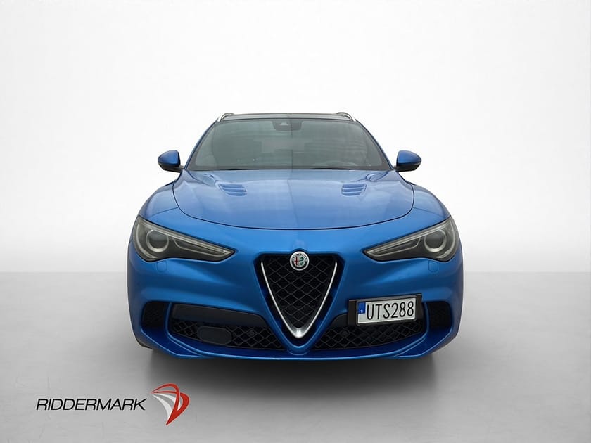 Bild 2 av Alfa Romeo Stelvio Quadrifoglio Pano H/K Kolfiber Keyless