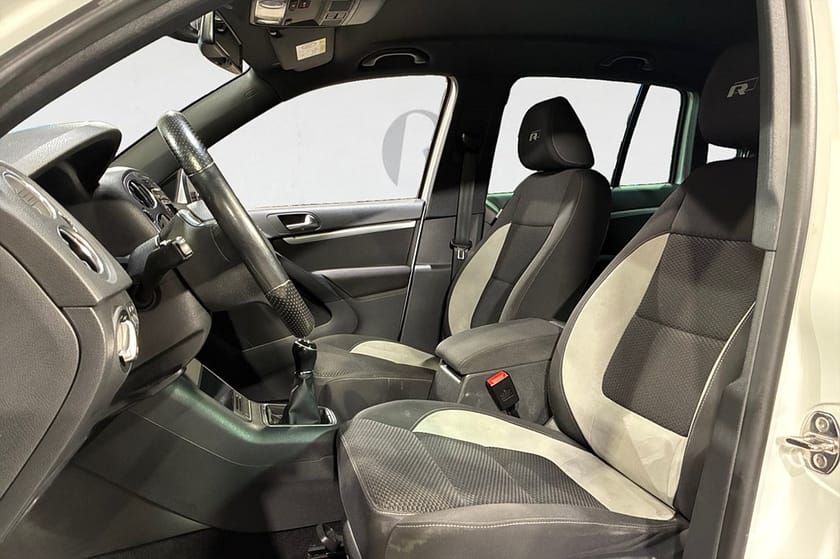 Bild 3 av Volkswagen Tiguan 1.4 TSI 160 HK R-LINE 4M DRAG B-VÄRM 13998MIL 1834KR/ÅR