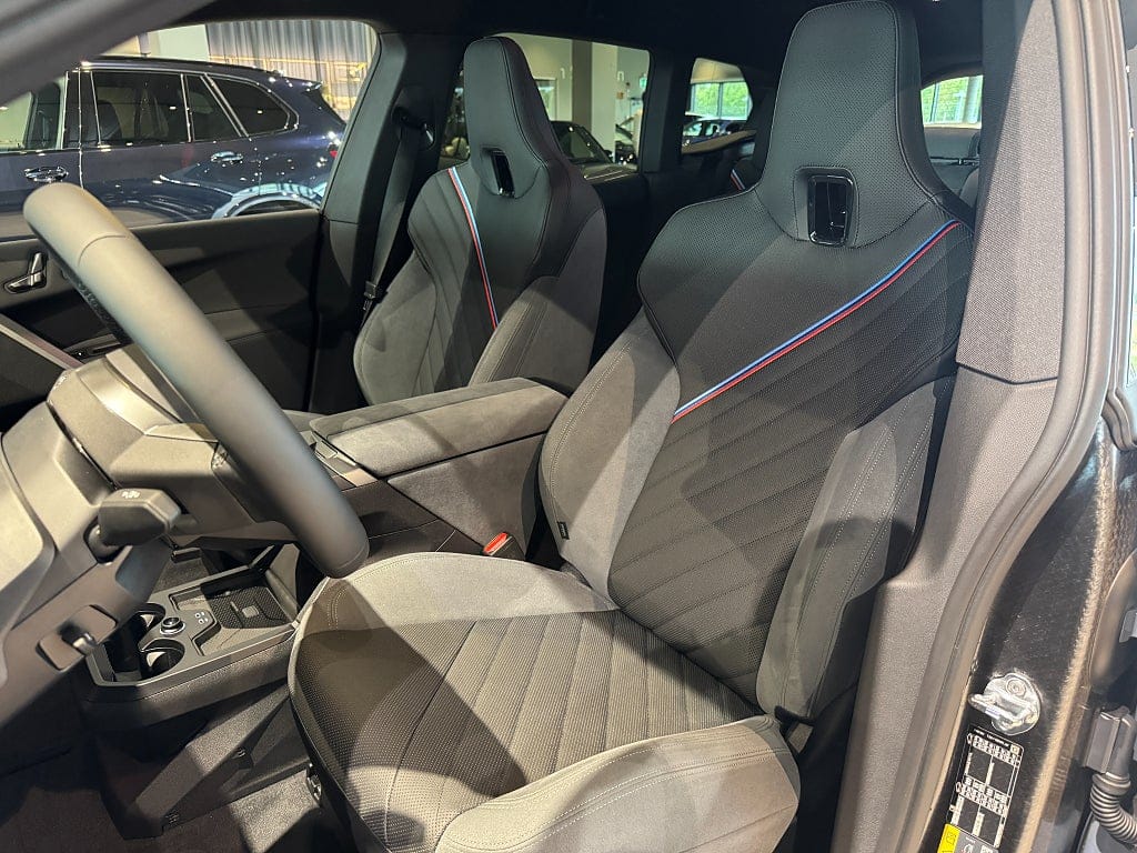 BMW iX xDrive60, 544hk, 2026