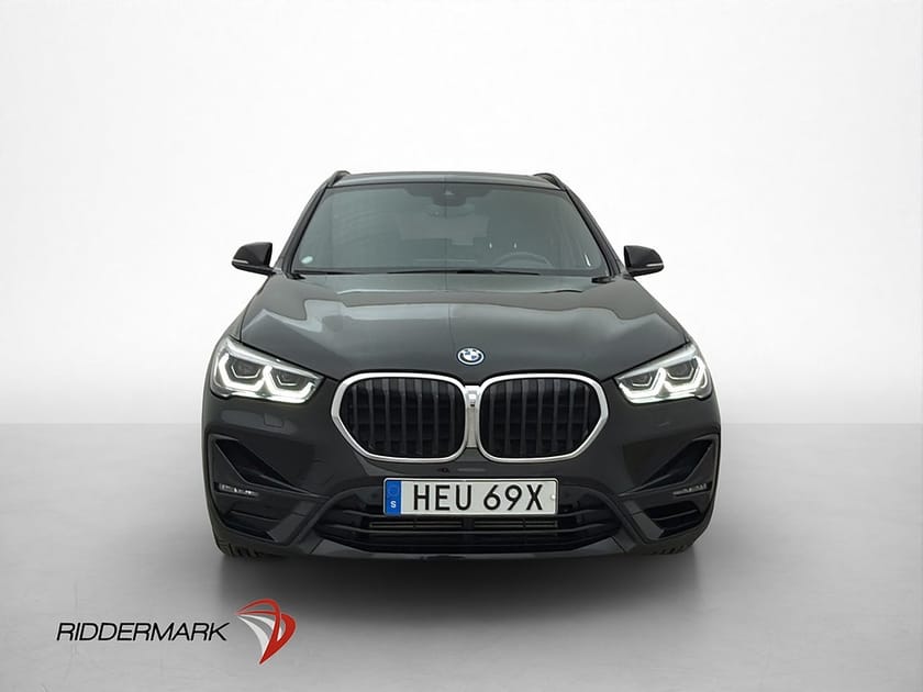 Bild 2 av BMW X1 xDrive25e Sport line Pano H/K HuD Kamera Skinn Drag