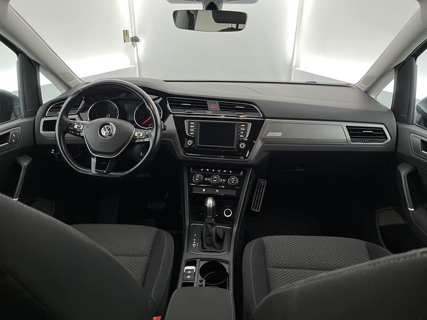 Bild 5 av Volkswagen Touran 7-seater TSI 150hk DSG Drag Kamera App-Connect
