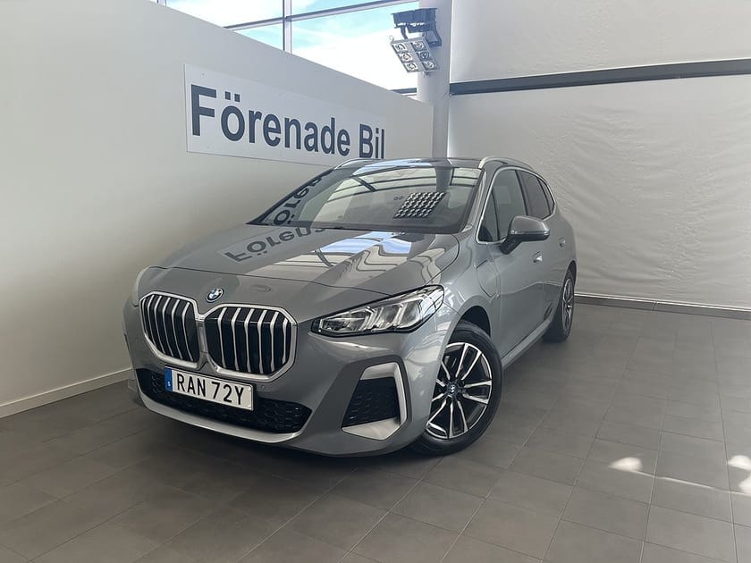 Bild 1 av BMW 225e xDrive Active Tourer 225 M Sport Drivning Assist Panorama
