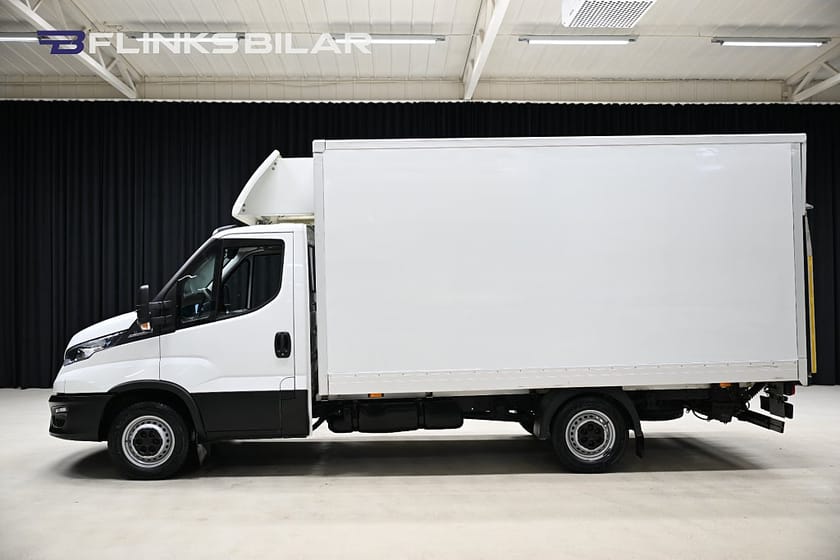 Bild 3 av Iveco Daily 35-140 Chassi Cab 136HK Automat|Volymskåp|Bakgavellyft|Sidodörr|Lågmil