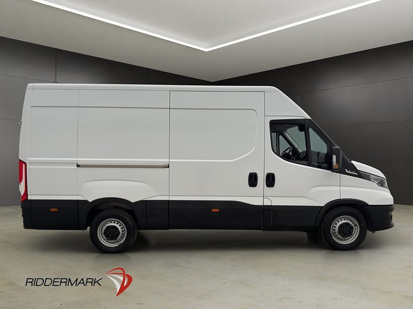Bild 1 av Iveco Daily 35-140 Van L3H2 2.3JTD 136hk Värmare 3-Sit Farthållare Moms