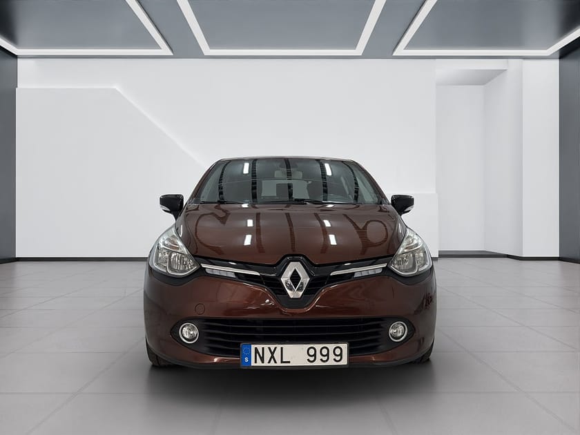 Bild 3 av Renault Clio 1.2/Ny Besiktad/Ny Servad/S+V-Däck/Kamrem Bytt