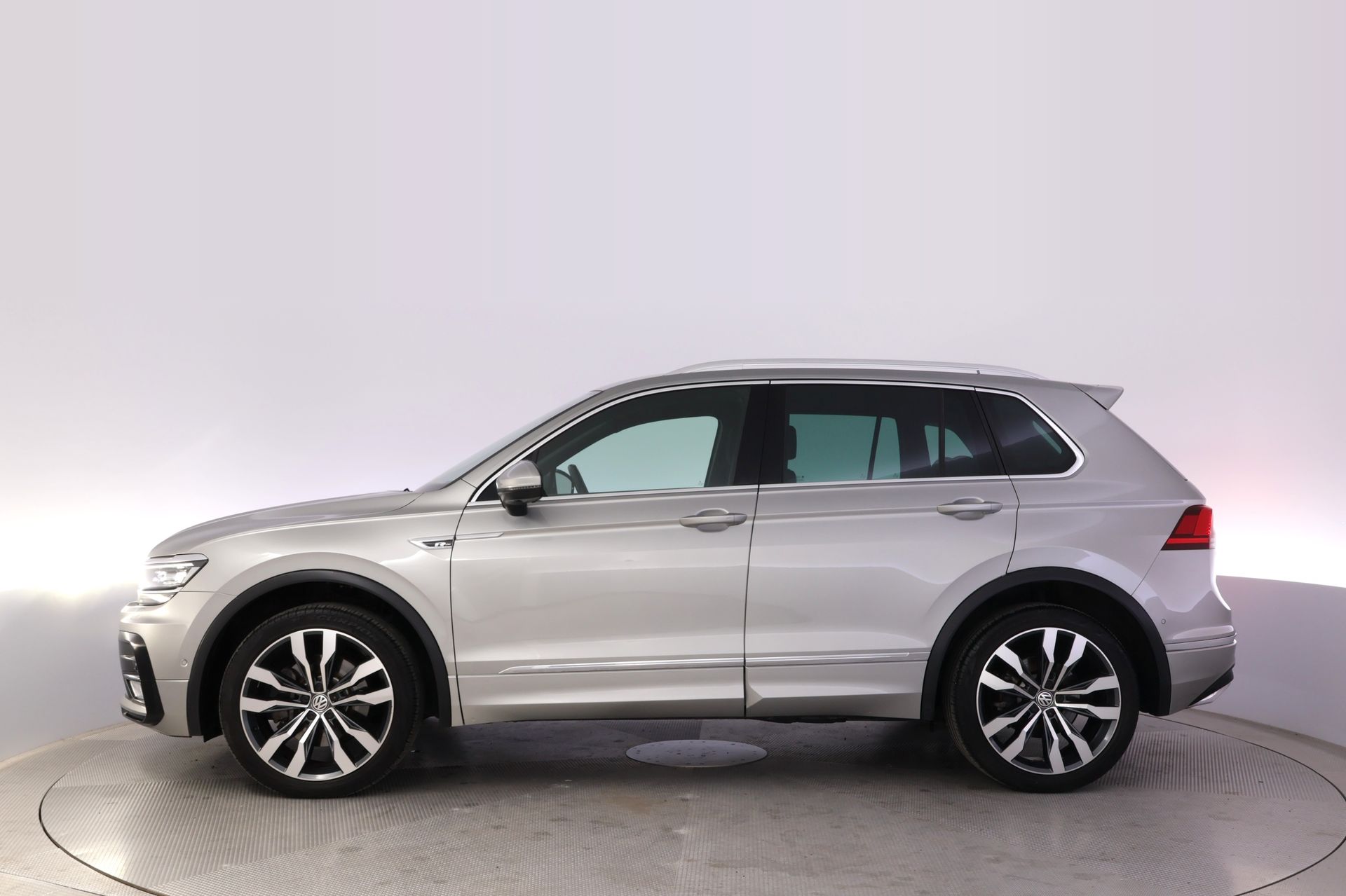 Volkswagen Tiguan 2017, bild 2/10