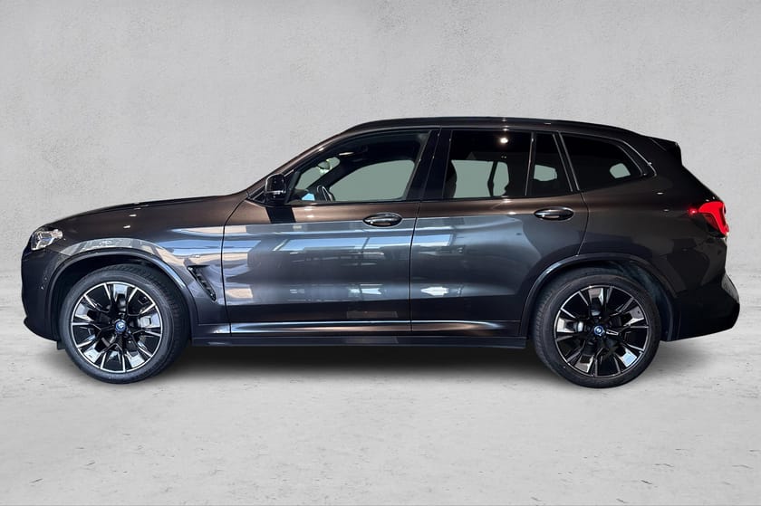 Bilde 2 av BMW iX3 Fully Charged MSPORT PANO H.UP AD.CR LASER H/K CARPLAY