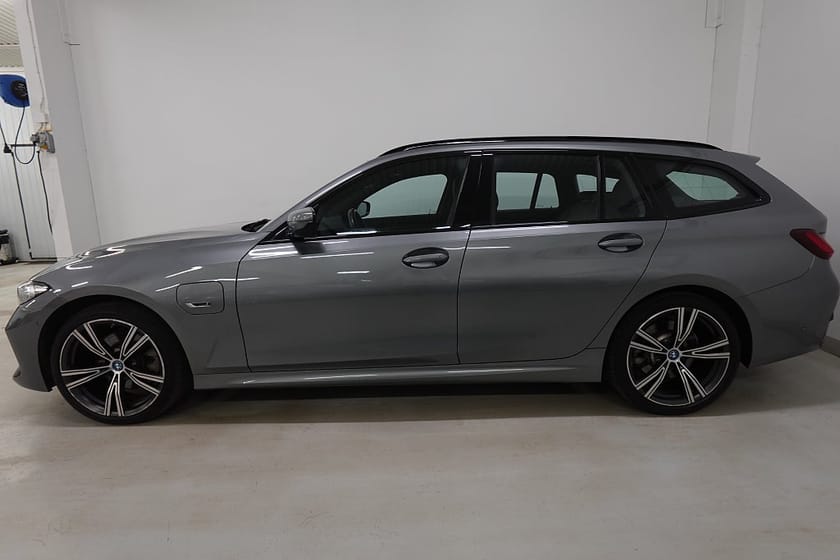Bild 3 av BMW 330e xDrive Touring M Sport Ambient Kamera Drag Adap-F P-Vär