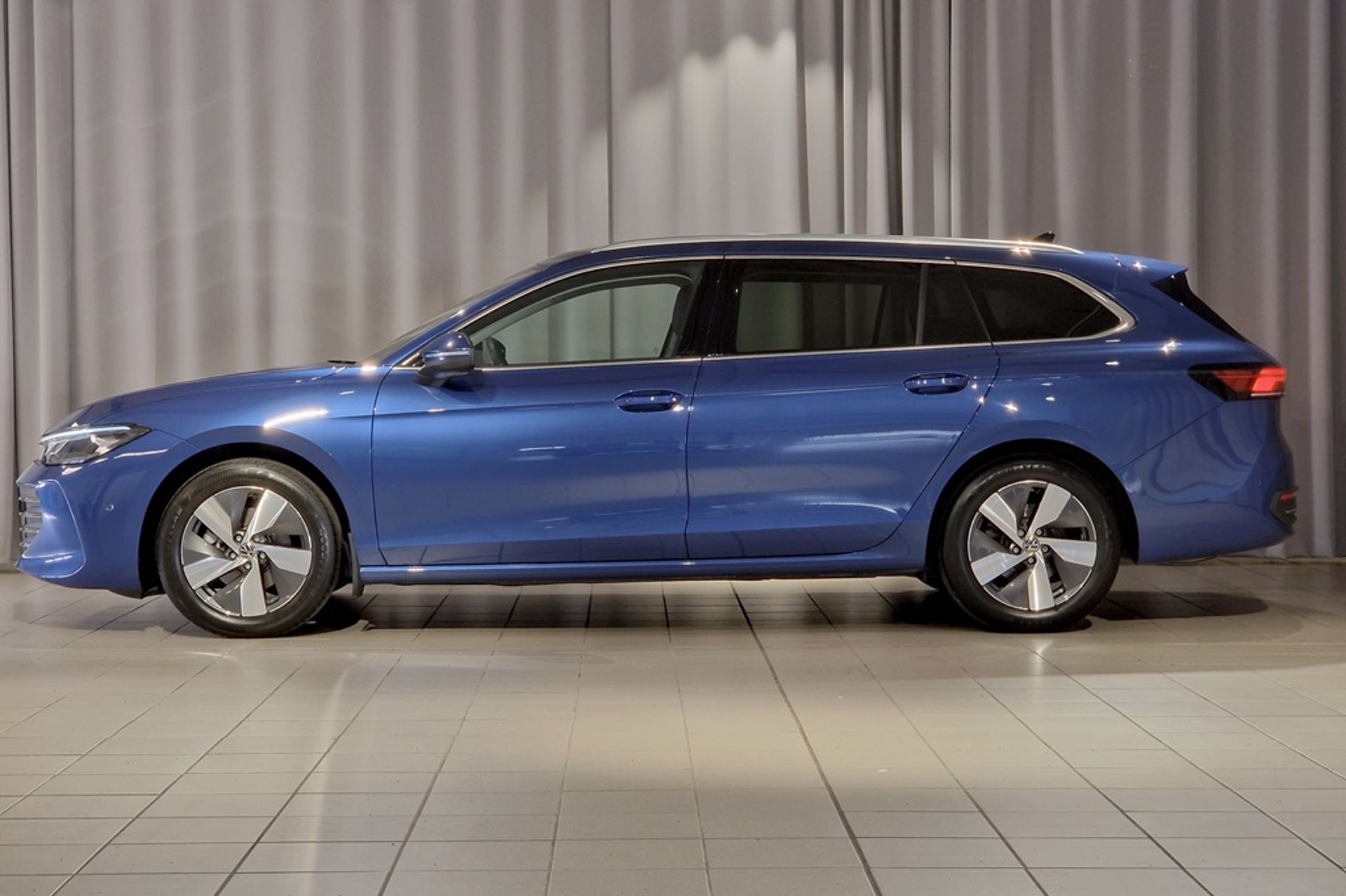 Volkswagen Passat 1.5 eTSI 2025, kuva 2/10