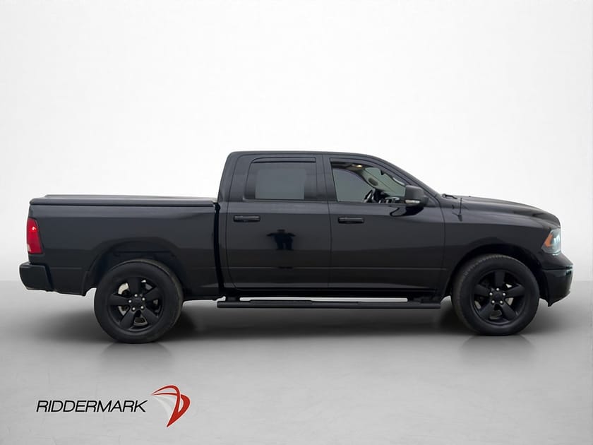 Bild 2 av RAM 1500 Crew Cab Dodge Classic Night 5.7 Drag Alpine Taklucka Moms