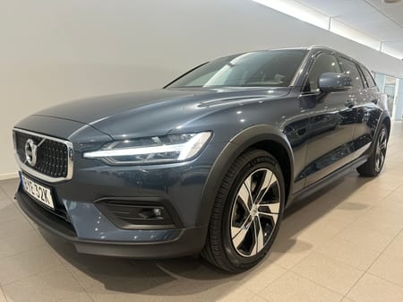 Volvo V60 Cross Country B4 AWD Diesel Adv SE / Parkeringssensor fram/bak / Backkamera / HarmanKardon PremiumSound /